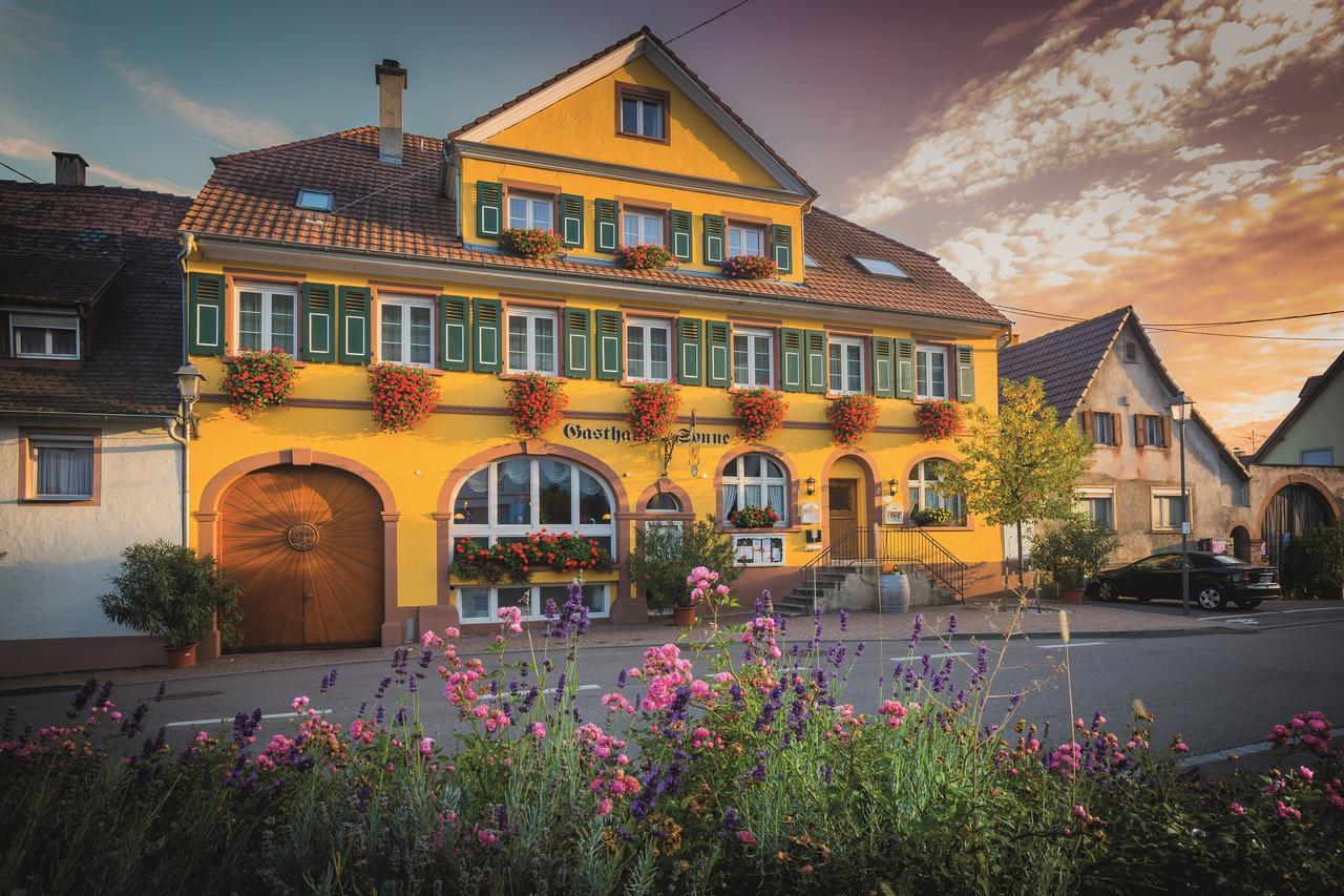 Weinhotel / Gasthaus Zur Sonne Иринген Экстерьер фото